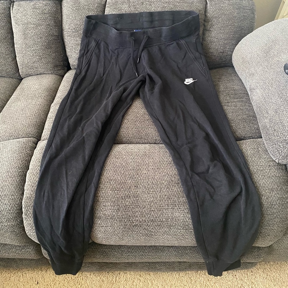 Black women’s nike joggers